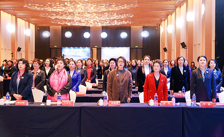 劳嘉总裁出席2025年湖南省女企业家协会年会，荣膺“卓越贡献奖”