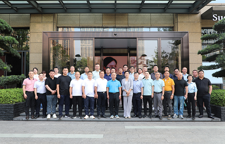 广东省梅州市林业局党组副书记、副局长刘敬东一行莅临绿之韵集团调研